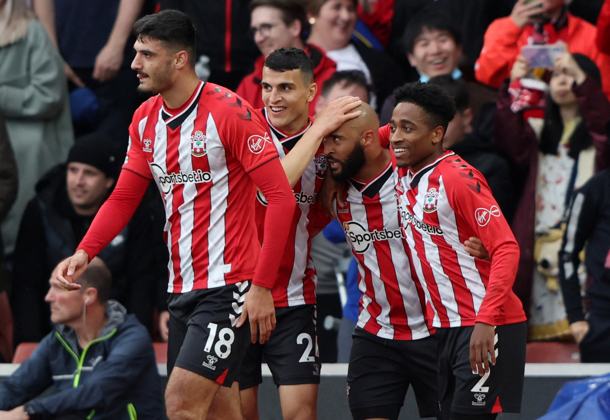 梅开二度，弗格森成为第3位代表意大利球队欧战进球的爱尔兰人（独中两元，弗格森成第3位为意大利球队在欧战建功的爱尔兰球员）