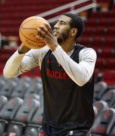 全市场：拉齐奥的边后卫马鲁西奇被推荐给米兰和尤文（意媒：拉齐奥边卫马鲁西奇被推介至AC米兰与尤文图斯）