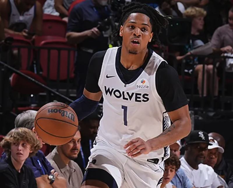 佩德里时隔1各月再为巴萨登场，送出28次传球，3次过人成功（佩德里一个月后复出为巴萨出战：28次传球、3次成功过人）