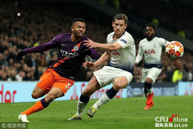 高二少女篮球场上炸翻全场自述答案只有努力（高二女生篮球场惊艳全场：她坦言，唯一的答案是努力）