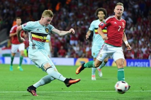 足球摄影的十个抓拍技巧（捕捉绿茵精彩：十条足球摄影要诀）