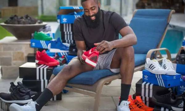 德罗西取热那亚生涯首胜，率队时隔239天再次意甲主场赢球（德罗西迎执教热那亚首胜，球队相隔239天再夺意甲主场三分）