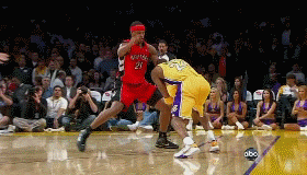 阿莱格里：防守是全队的事，要想赢得比赛就必须弄脏裤子（阿莱格里：防守是全队责任，想赢球就得不怕把裤子弄脏）