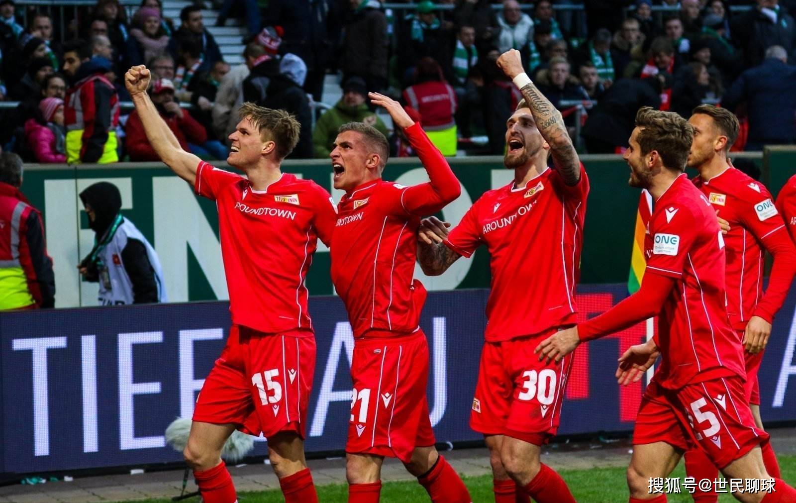 瓦基弗银行女排新赛季冲欧冠决赛主帅：很幸运能拥有博斯科维奇（瓦基弗银行女排新季剑指欧冠决赛 主帅：拥有博斯科维奇是我们的幸运）