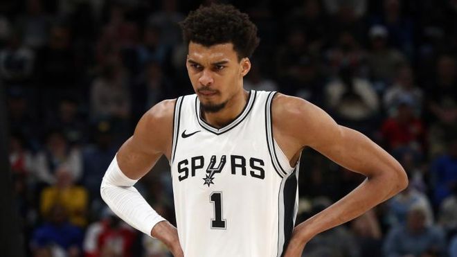 法比奥：非常荣幸拿到中超金靴，这背后是所有人的努力和付出（法比奥：荣膺中超金靴倍感荣幸，这一切离不开大家的共同努力）