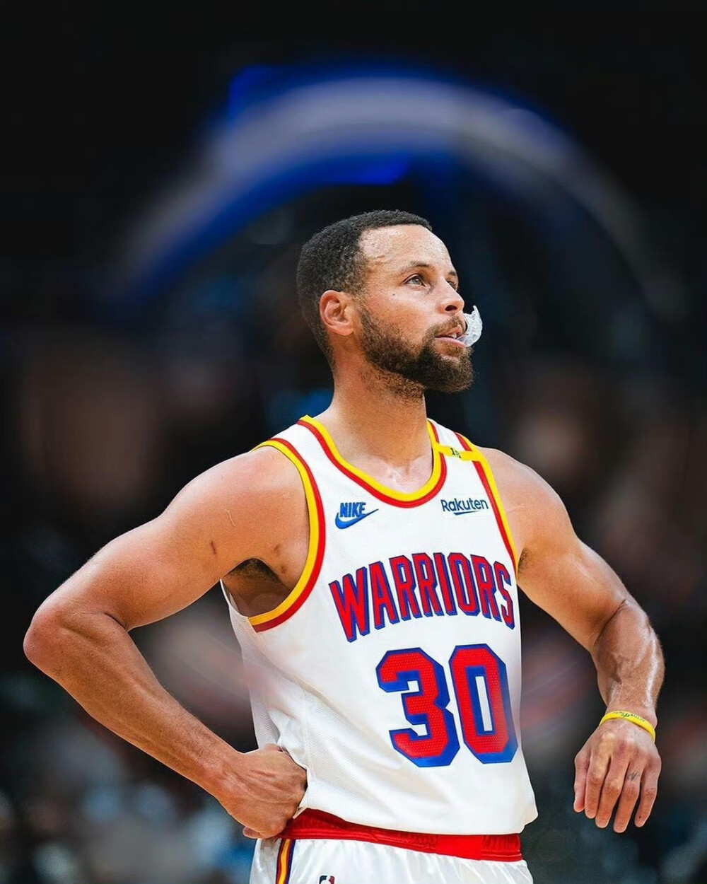 阿德巴约：过去4战我们场均只得108分左右，必须改变这一点（阿德巴约：近四战球队场均仅108分，必须改善进攻表现）