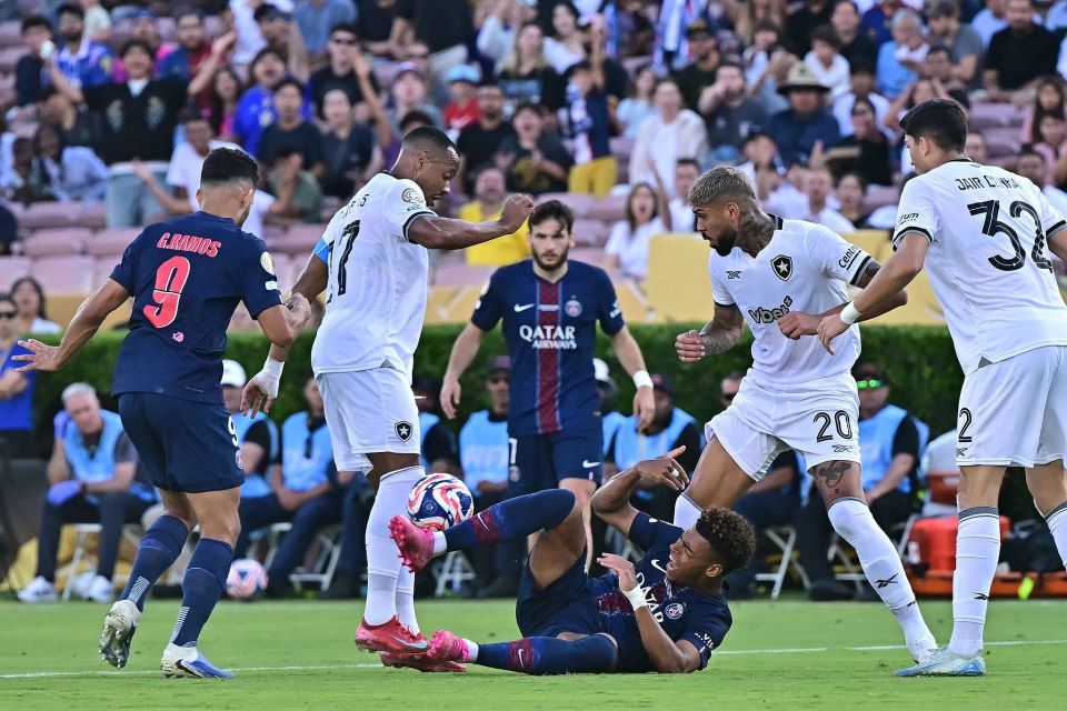 太犀利！看当年和中国男篮对阵时的闪电侠韦德（锋芒毕露！重温韦德当年对阵中国男篮的闪电表现）