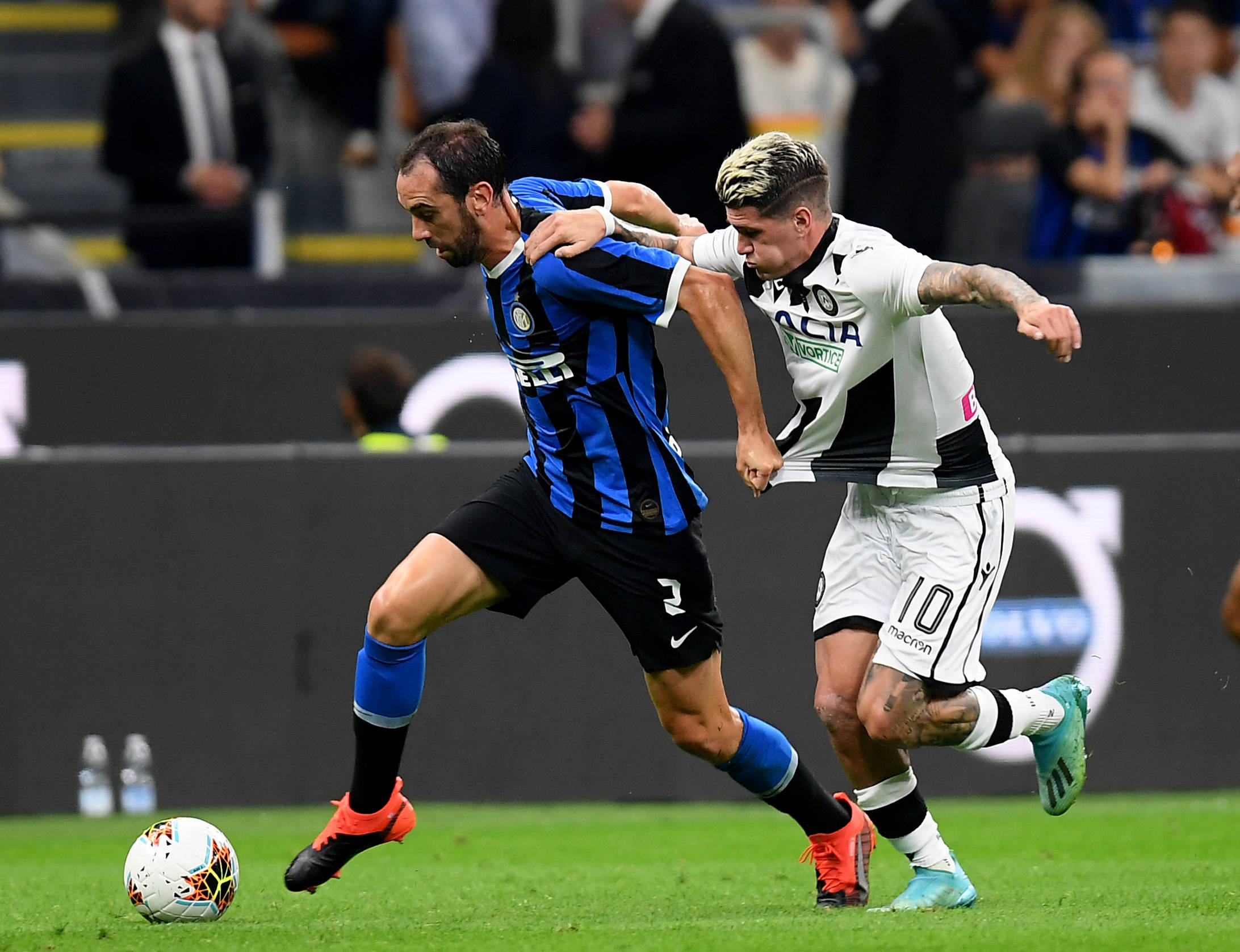 穆勒：越接近决赛看球的人越多，在数万球迷面前踢球令我兴奋（穆勒：越临近决赛观赛人数越多，置身万人面前比赛让我更兴奋）