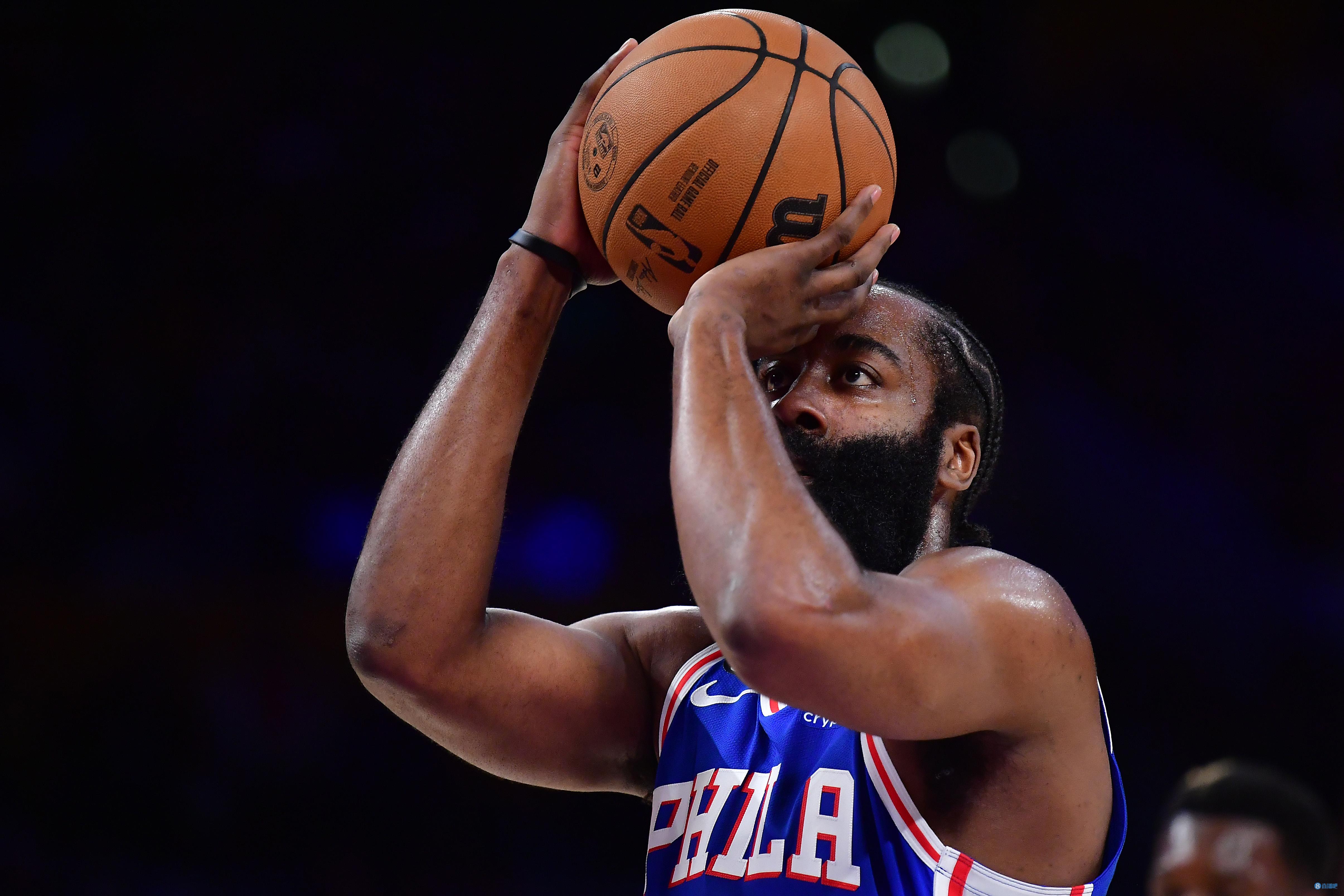 巴萨客战塞尔塔大名单：莱万领衔，孔德、亚马尔、德容在列（巴萨出征塞尔塔名单：莱万压阵，孔德、亚马尔与德容入选）