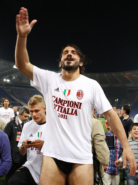 足球英超豪门逆风翻盘，球迷直呼太刺激（英超豪门上演惊天逆转，球迷直呼过瘾）