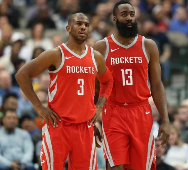 哈登助攻如潮又成球队节奏发动机（哈登妙传频出化身球队节奏引擎）