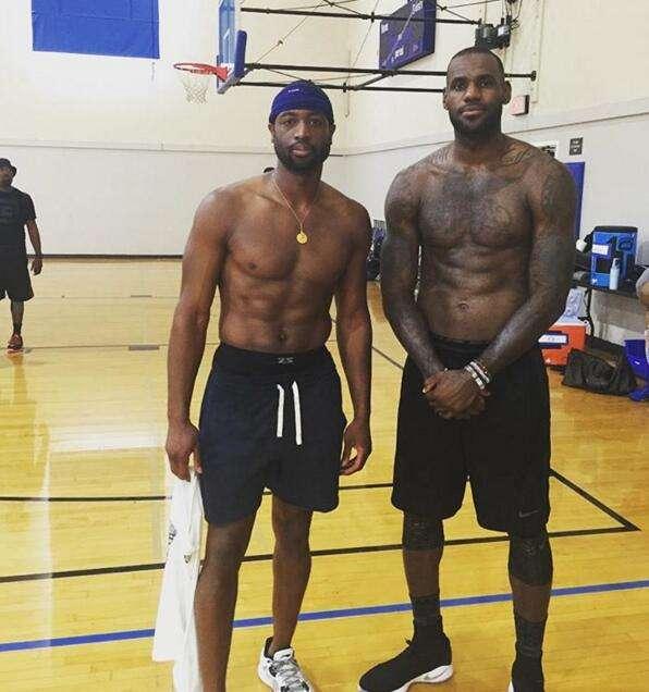 英超第14轮综述：利物浦平局+切尔西爆冷，阿森纳5分领先稳居榜首（英超第14轮：利物浦战平、切尔西爆冷失利，阿森纳以5分优势领跑）