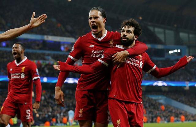 一家人整整齐齐！曼联官方晒25／26赛季合影：男女全队出镜（曼联发布25／26赛季全家福：男女一线队齐齐出镜）