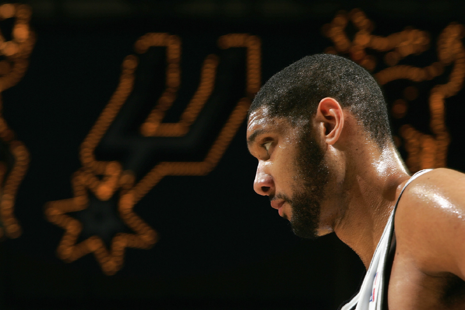 詹姆斯谈加冕庆祝：这辈子第一次这么张扬，今天需要这个时刻（詹姆斯谈加冕：生涯首次高调庆祝，今天就需要这个瞬间）