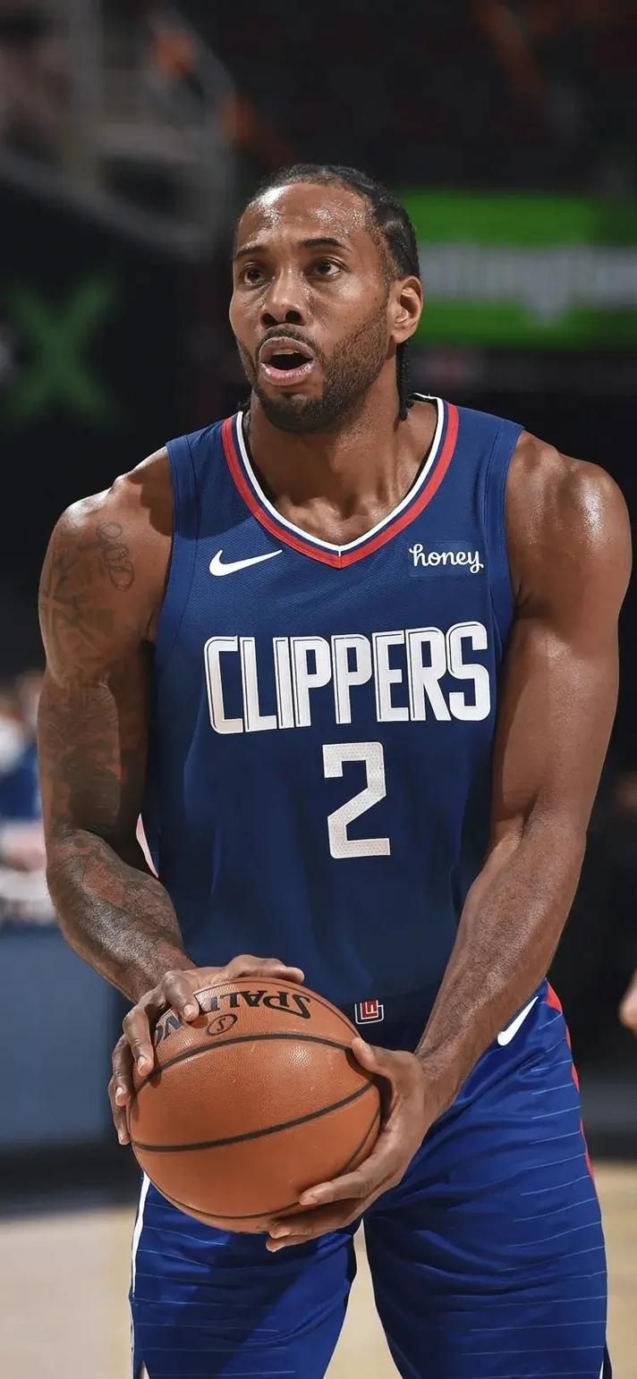 对朱利安·阿尔瓦雷斯的突然刹车（朱利安·阿尔瓦雷斯的急刹时刻）