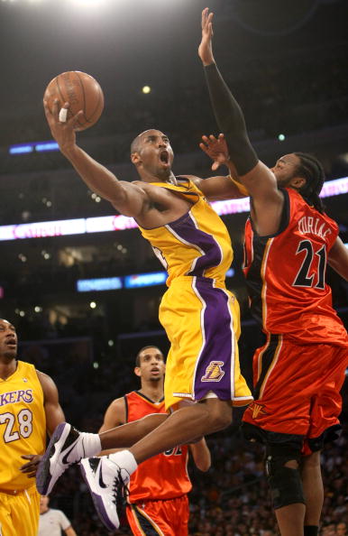 承担重任！巴特勒15中7轰24分8板10助（扛起重担！巴特勒15投7中砍下24分8篮板10助攻）