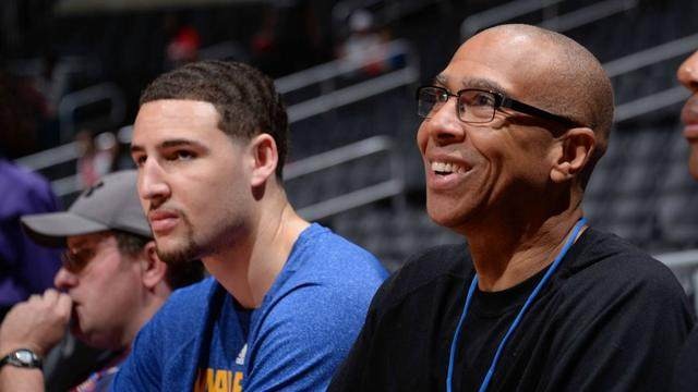 媒体人：如果不是球队伤病多，小杨就在发展联盟专心练级挺好（媒体人：要不是球队伤兵多，小杨在发展联盟专注提升更好）